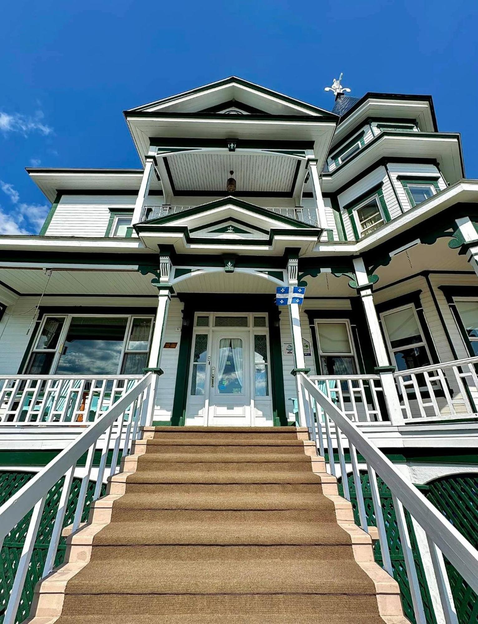 Le Manoir du Vieux Presbytère Port-Daniel Esterno foto