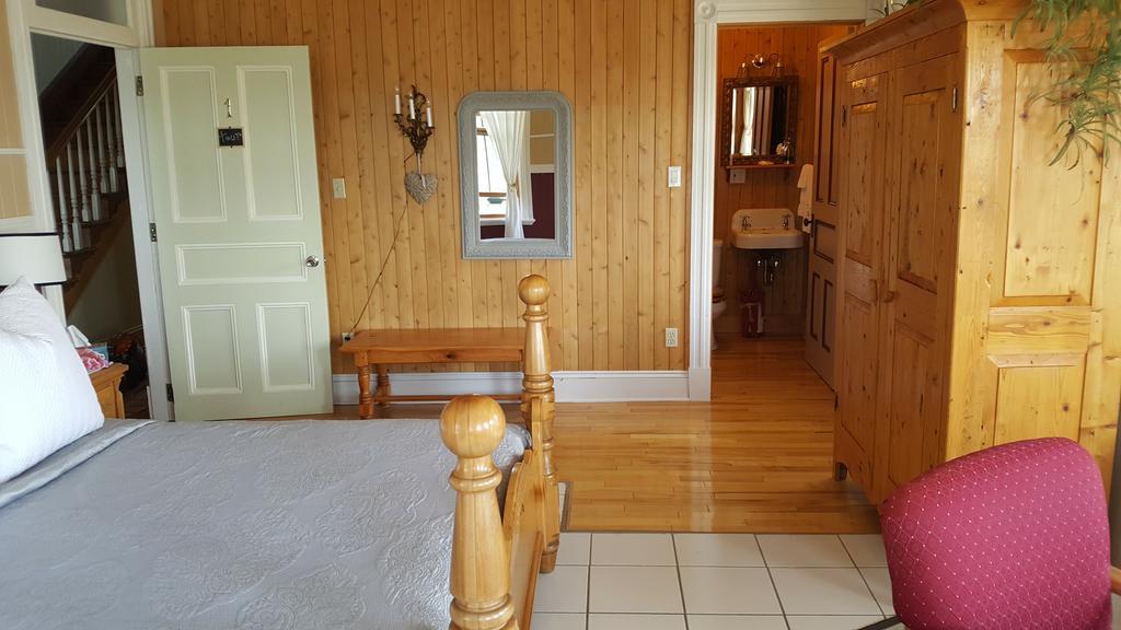 Le Manoir du Vieux Presbytère Port-Daniel Esterno foto