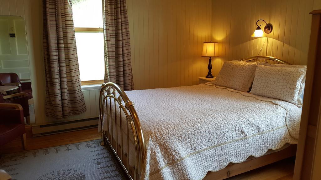 Le Manoir du Vieux Presbytère Port-Daniel Esterno foto