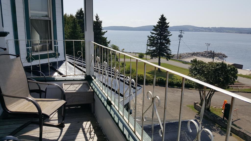Le Manoir du Vieux Presbytère Port-Daniel Esterno foto